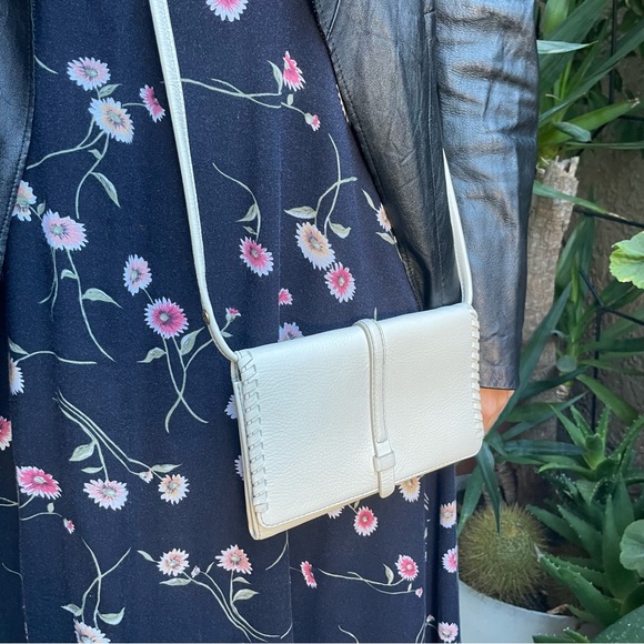 Light cream Fossil pebbled leather crossbody bag/clutch - Picture 2 of 15